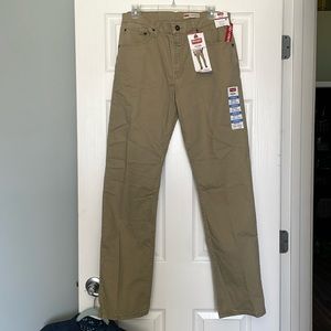 Men’s khaki wrangler five star NWT 32 x 32 straight stretch